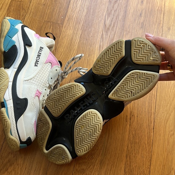 Balenciaga Triple S sneakers - Picture 3 of 7